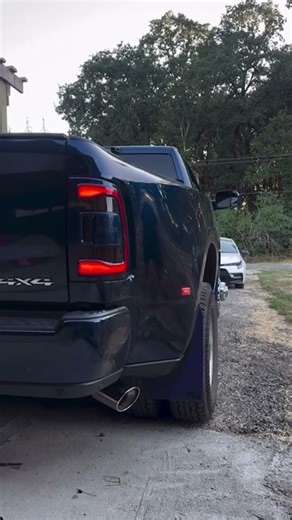 2021 Ram 3500 6.7l COLD START…4in Exhaust Sounds NASTY😮‍💨 #shortsvideo #cummins #coldstart