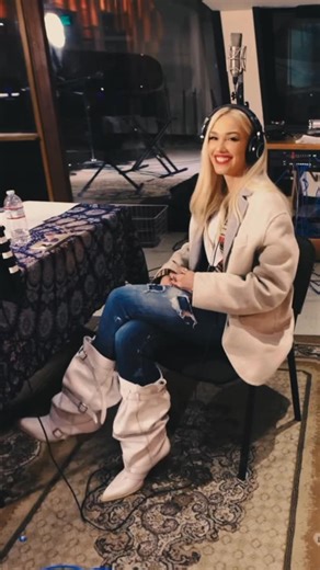 Gwen Stefani on Instagram: "in the studio recording “Shake the Snow Globe” !!❄️☃️ gx"