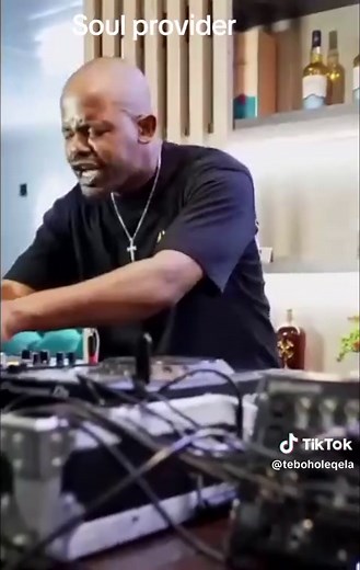 Soul Provider: DJ Young's Sunday Music Session