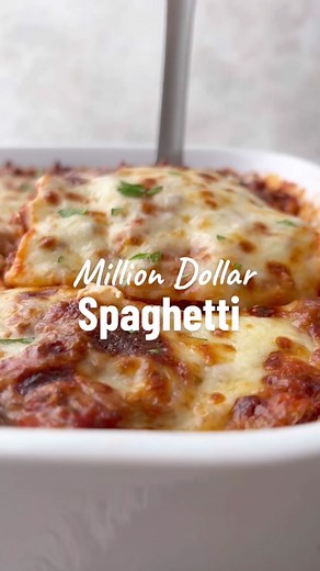 Million Dollar Spaghetti Casserole: Easy & Cheesy Recipe