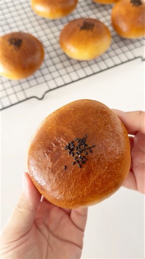 Sweet red bean buns! 🫘☁️ I crave these every once in a while 🤎