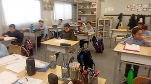 On vient de créer une chanson dédiée à notre matriarche Ra’hel, à l’occasion de sa Hiloula… et déjà, de tout jeunes écoliers en France l’apprennent et la chantent ! Quelle responsabilité pour nous, chez Torah-Box ! Et quelle fierté de voir le fruit de notre travail se diffuser dans les écoles : nos histoires de Chabbath en vidéo, nos Halakhot en 5 minutes, nos feuillets « Shabbatik », et maintenant… nos chansons ! 🎵 Retrouvez notre chanson « Ima Ra’hel » ici : https://torahbox.com/7DV7 ➡️ Cliqu