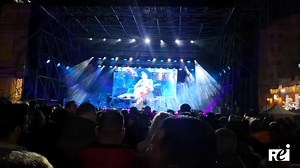 Successo di pubblico al concertone di Capodanno di Palermo. Il momento clou della serata dopo la mezzanotte con la performance della cantante Elodie | REI TV