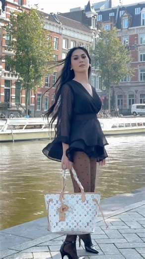 Sightseeing, but make it fashion 🖤