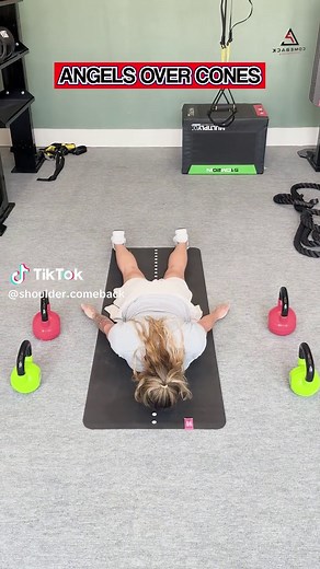 🚫 Stop Making This Shoulder Rehab Mistake! ❌ Most people jump straight into rotator cuff exercises without addressing the real issue: limited external rotation mobility from tight lats and subscapularis. If you skip this, your shoulder blade dumps forward, and you end up reinforcing poor mechanics — not strength. 🔥 Why It Matters: ⚠️ Limited ER = poor cuff loading 🔄 Compensations = bad scap control 💥 Leads to nagging anterior shoulder pain or zero progress 🛠️ How to Fix It (Properly): 🧱 Wa