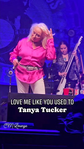 TANYA TUCKER - LOVE ME LIKE YOU USED TO #originalvideo #originalaudio #LiveCountryMusic #TanyaTucker #80scountry #womenofcountrymusic #lovemelikeyouusedto #FULLBAND #fbreelspost #fbpost2024reels | The Country Music Lounge