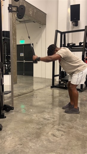 Rope straight arm pulldowns