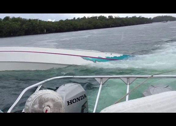 Recovering a sunk cigarette boat that hit the rocks in the middle of the night, capsized was beat up bouncing off rocks all night. #salvage #boatlife #towing #boatus #towboat #parbuckle #cigaretteboat #sunk #capsize #takingonwater #sinkingboat