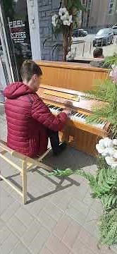 Street Piano - Gramophone Waltz