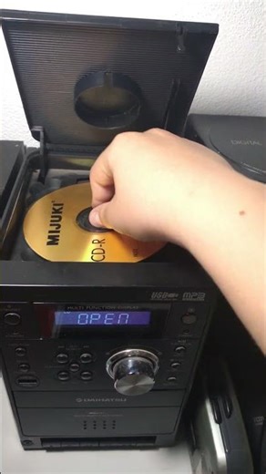 CD shelf and CD player