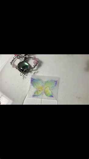 Cỏ thơm on Instagram: "Mẫu này full topping, từ hoa, uốn kẽm đến làm bướm custom theo tone Mẫu xinh, yêu, mẫu này nhà em giá từ khoảng 3xx-4xxx tuỳ loại đá, viên Lab như hình đã sold rùi ạ không còn shape đó Nhắn cho Cỏ nếu bạn cần tư vấn thêm nha ✨"