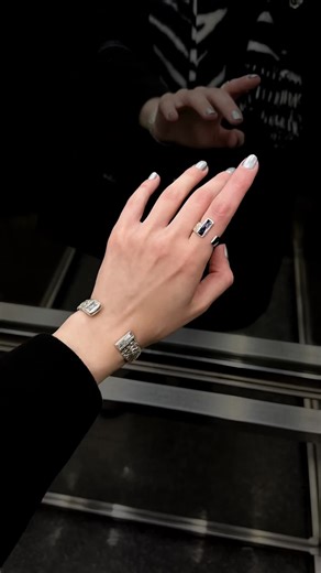 Chunky pieces save the day 🫣 Just texture and stone details that don’t need overthinking ✨ #sterlingsilverjewelry #handmadejewelry #womanbusiness #cuffbracelet