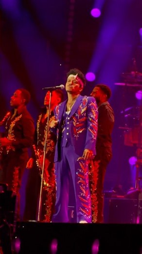Uptown Funk - Bruno Mars (Live at the Levi’s Stadium in Santa Clara, CA on Oct 11, 2026)
