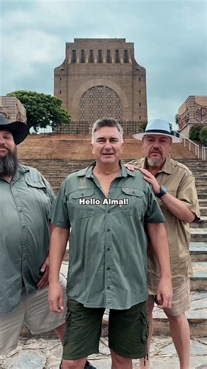 Ons nooi JOU uit om die volgende paar weke saam ons te ‘trek’ deur die nostalgie van die Voortrekkers! Wees eerste om ons nuwe enkelsnit, DIE OSSEWA, te hoor deur dit te PRE-SAVE/PRE-ADD op Spotify/Apple Music hier: https://PieterSmithFatmanIchnus.lnk.to/DieOssewa #treksaam | Fatman