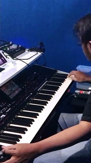 The best Of times - Dream Theater ( outro guitar solo on keyboard cover )