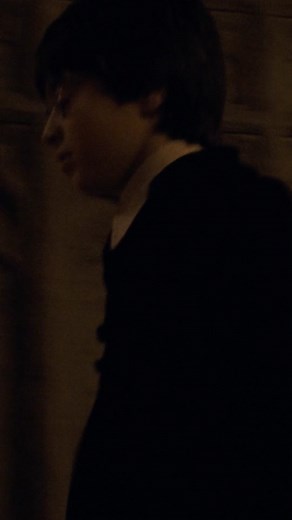 Exploring the Gryffindor Common Room with Harry Potter