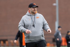 Oregon State loses offensive line coach Kyle DeVan to the Chicago Bears