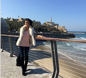 The perfect way to pronounce "Jaffa "🎤😳😍 Maison Mollerus SCHILD Schild Zürich-City Read about Tel Aviv on: http://bit.ly/2it2gkr | Beatrice Lessi for Ask the Monsters