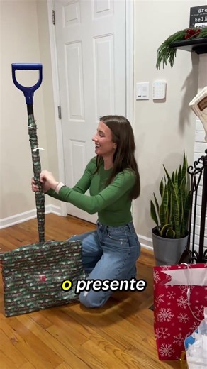 Essa menina recebeu uma pá de presente! #curiosidades #curiosidade