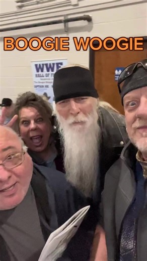 Boogie Woogie Man Jimmy Valiant: WWE Hall of Famer Kisses Fan