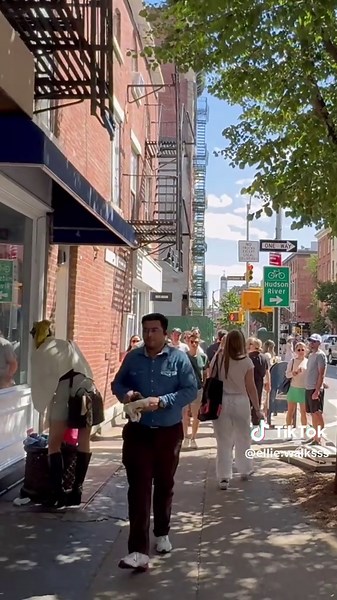 Exploring Bleecker Street: The Heart of NYC Nightlife