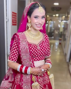 A bride smiling from ear to ear 😃 is a sign that she is happy 😊 with not just her makeup but her overall look that she must have imagined in a particular way 🥲 Making these imaginations a reality just so I could see these smiles is now my life’s only passion 💪 I did HD bridal makeup on the gorgeous ❤️ Call on 8448494094 or Wattssapp 9953688773 | Makeovers by Manveen