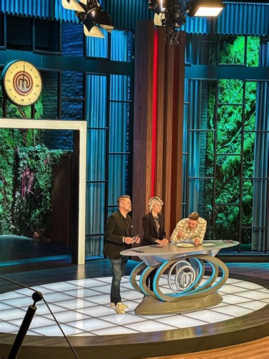 9.1K views · 92 reactions | Die Herde brennen, die Teller sind voller Geschmack und der Kampf um den Titel des besten Kochs beginnt! ️MasterChef Germany - ab dem 24. Februar auf SPORT1!#MasterChefGermany #Sport1 | Mike Süsser | Facebook