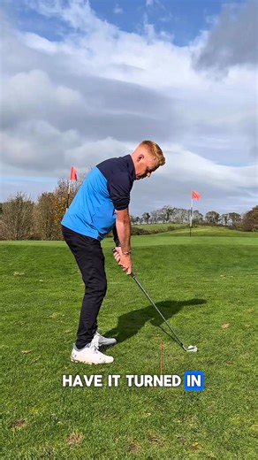 Right Elbow Pit Setup → Better Backswing Instantly Most golfers set up their right arm incorrectly — and it makes the backswing much harder than it needs to be. 😬 In this reel, I show the most common mistake: the right elbow pit is positioned wrong, making it tough to fold the arm correctly and get a smooth takeaway. Then I show the correct position: bringing your right elbow slightly across the front of your body. This small tweak makes your backswing easier, cleaner, and more natural — and se