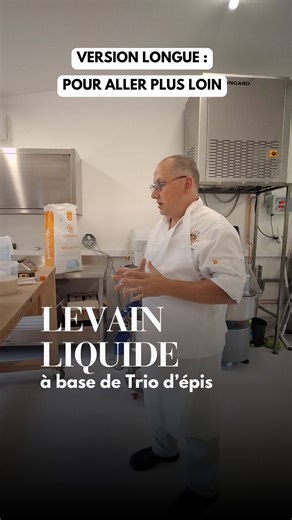 🥖 Levain liquide à base de Trio d’Épis Issue d’un mélange de blé, de grand épeautre et de petit épeautre, la farine Trio d’Épis se prête particulièrement bien à la fabrication de levain liquide. Polyvalente et de caractère, elle offre un excellent potentiel ainsi qu’une complexité aromatique remarquable aux produits finis. Le Trio d’Épis 𝘀𝗲 𝗽𝗮𝗻𝗶𝗳𝗶𝗲 𝗳𝗮𝗰𝗶𝗹𝗲𝗺𝗲𝗻𝘁 selon différents procédés. Elle convient parfaitement à un pointage en bac au froid pour des formes variées sur toiles