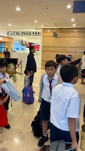 Reaksi si dia saat sadar ada bapak rupanya, sirna sudah kuatir itu pikirnya 😁 #evakuasigempa | Karya Bate'e