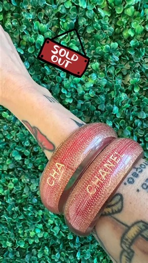 SOLD OUT 📦✈️🙏🏼🥳🥰. Vintage Freeform Ribbon Resin CC Logos Inlaid Bangle Bracelet Set of 2 #cougarvintage #cc #bangles #80s #chanel | Carla McCarthy