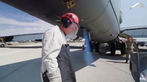 Insane Cockpit View of Feared US B-52 Bomber Flying to Its Limit
