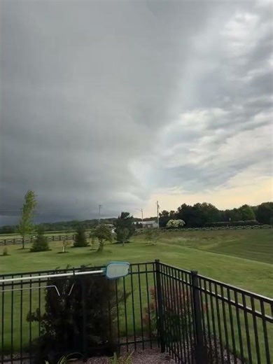 'Aliens Incoming?': Mammatus Clouds Creep Over Southern Wisconsin