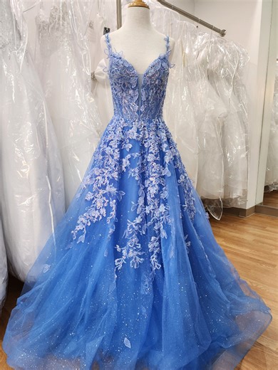 Fairytale Dreams in Ellie Wilde ✨️ EllieWilde Prom 2026 Collection feels like it's straight out of a fairy-tale. Periwinkle tulle a-line dress with flower appliqués and rhinestones decorated from head to toe. Shop with us today to find your dream prom dress. Open 7 days a week Sunday 1pm-5pm Monday-Saturday 10am-6pm www.nouriformals.com #promdresses #dresses #fyp #dressinspo #fairytale