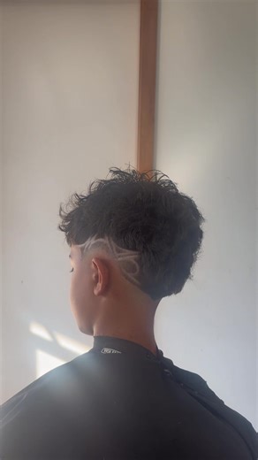 Burst Fade Haircuts: Styles and Techniques