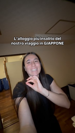 📍JAPANESE INN HOTEL MATSUKISO, Beppu - Giappone È un autentico Ryokan, le tipiche strutture giapponesi, e oltre alla possibilità più economica di dormire in tenda come abbiamo fatto noi ci sono anche le stanze vere e proprie (sempre in stile giapponese) Nel ryokan ci sono i bagni termali sempre aperti e accessibili, una coccola dopo una giornata impegnativa 😍 Per la prima notte abbiamo speso €24 prenotando su Booking, per la seconda notte pagando direttamente in struttura abbiamo speso €18 😱 