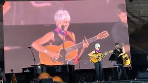 C'est au son d'"Hegoak" que Joan Baez a terminé, hier, son concert inaugural lors du festival Heineken Jazzaldia de San Sebastian... un beau moment ! #vámonos | vámonos