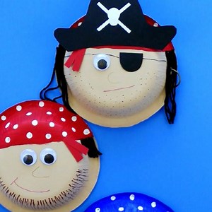 COOLEST Pirate Craft I've ever seen! Get the pirate hate and eye patch template: http://iheartcraftythings.com/paper-bowl-pirate-craft.html | I Heart Crafty Things