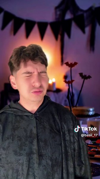 A whole crewwww????🫣🎃 #fyp #latinotiktok #mexicanlife #hispanictiktok #halloween