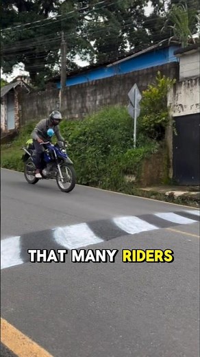 Speed Bump Prank 😲 (@gelmotoss.reserva).