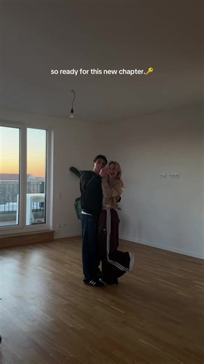 nach über einem jahr suche kann ich endlich sagen.. WIR ZIEHEN UM😭🥹✨🔑 (und ja der vormieter hat seine pflanze vergessen hahaha)