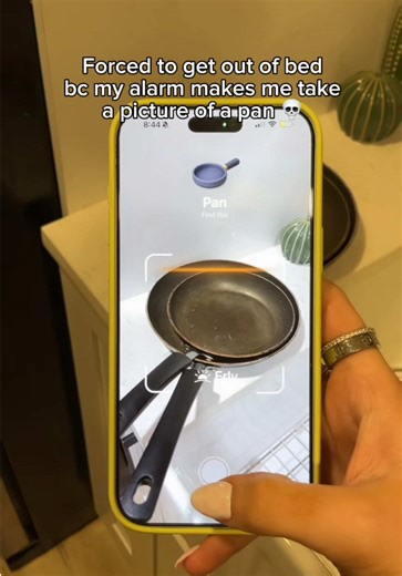 Sooo Erly doesn’t come to play yall 😭🤧 literally forced to get up now #alarmclock #morningroutine #fyp #alarmapp #erlyalarm