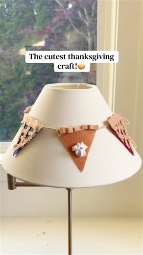 This Thanksgiving Garland Is SO Cute! 🥧