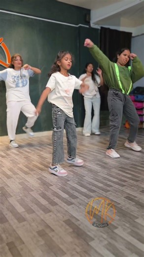 Feel the Dopamine Rush 💃 High Energy Dance Performance #Shorts #dopamine #gururandhawa #bollywood