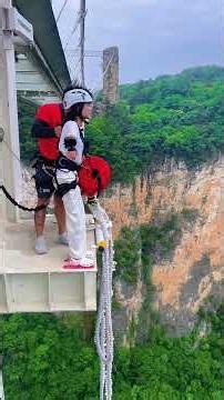 Don't cry, sister, you've got this! #BungeeJumping #GlassBridgeBungeeJumpingAtZhangjiajieGrandCanyon