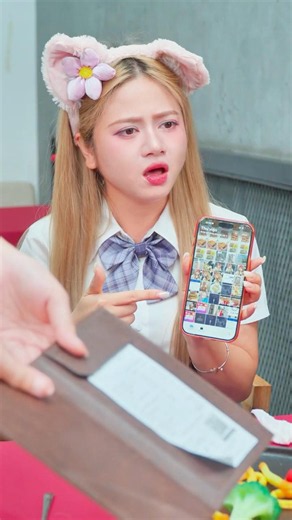 💸 Who's Paying the Bill? 😂 #lilymeow #lilymiumiu #couplegoals #schoolcrush #schooldrama