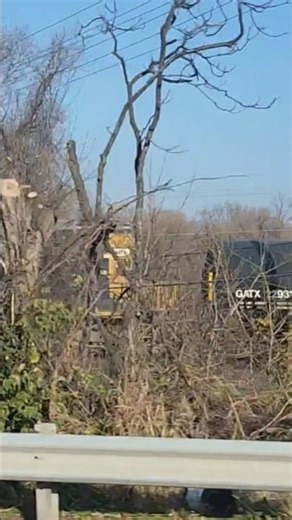 CSX 8453 SD40-2 switching in Baltimore, MD yard #csx #train #railyard