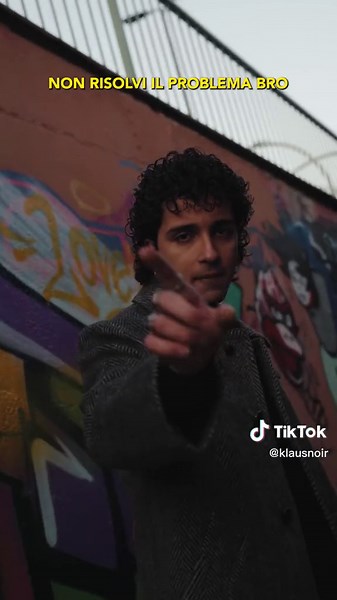 RELAX AND TAKE NOTES. Come diceva Biggie Smalls Prendetela alla leggera, è solo rap. Il beat è di @soulchefmusic Il video l’ha girato @astraagency Io sono KLAUS NOIR e al posto di fare i mixtape faccio questo. #freestyle #klausnoir #soulchef #deadwrong #rapitaliano