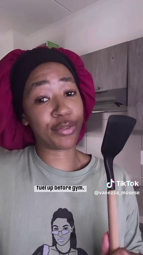 Mostly I get questions like; “Vanezza do you train when it’s that time of the month or you rest” “Do you lift heavy when it’s that time of the month?” ☺️☺️Answer; Yes I do train 🏋️‍♀️ . Whether I lift heavy or not that depends on my energy levels then or if I have crazy cramps (which I haven’t had for the past 5 months PRAISE GOD 🗣️💃🥹🙌) . • it differs from person to person, if you feel like you need a break then do so, however If you feel like showing up even if it’s for a light session the