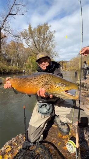 Catching Ben on Instagram: "Land-based, ON THE FLY, at easily the most pressured spot the 716 area code has to offer, CRUSHED my personal best Brown Trout💨 Fish painting hats @mark_tollner_art Code BEN25 Shout out to the OG, HAWK of @captainbobsoutdoors for hooking my buddy up with a killer fly rod combo last minute, that allowed me to have this memorable moment with a lifetime fish. Thanks for coming out fellas 😎 @joe_shum8 @mark_tollner_art . . . . . . . #browntown #bigbuck #br